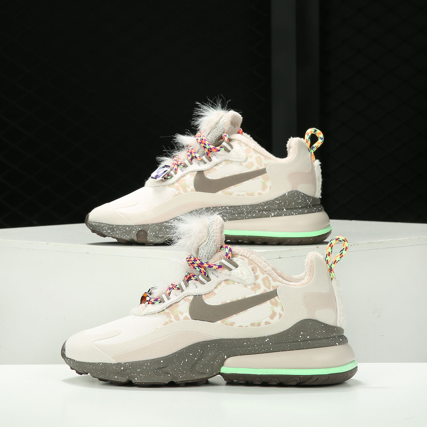 Nike Shoes Air Max 270 - รองเท้าวิ่งออกกำลังกายแบบมีระบบรองรับแรงกระแทกสำหรับผู้หญิง Nike AIR MAX 270 REACT
